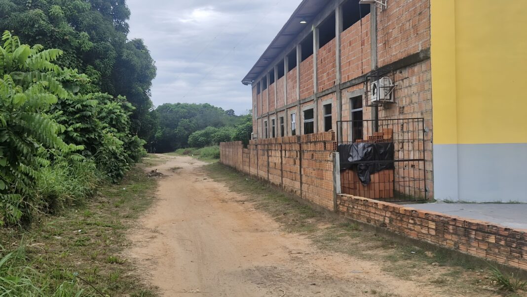 Homem é preso após tentar atacar policiais com faca em Barcelos