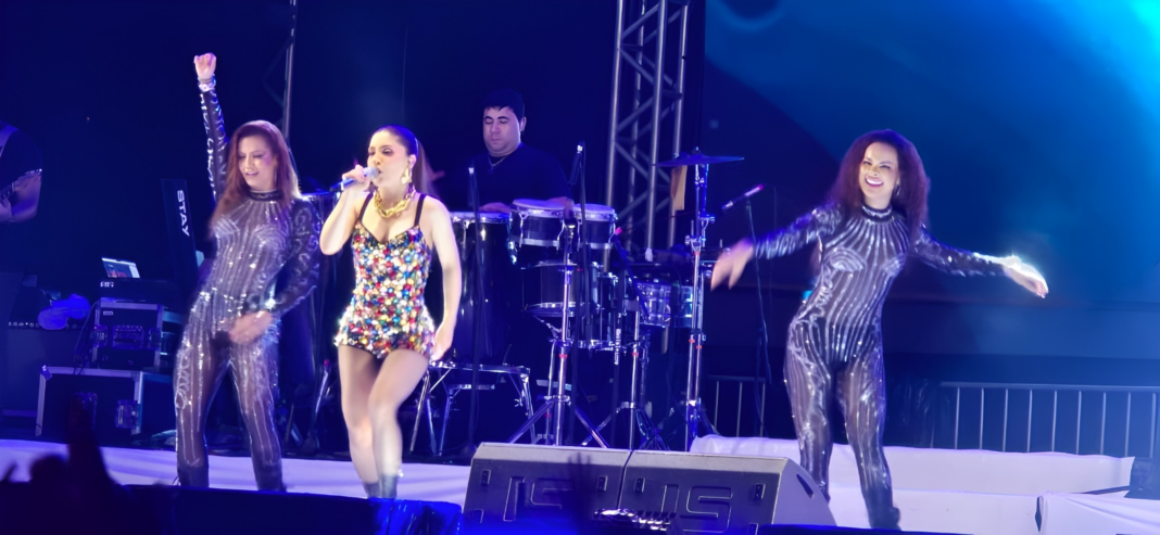 BARCELOS: Show de Manu Bahtidão lota o Piabódromo e marca a noite de sábado no Festival do Peixe Ornamental