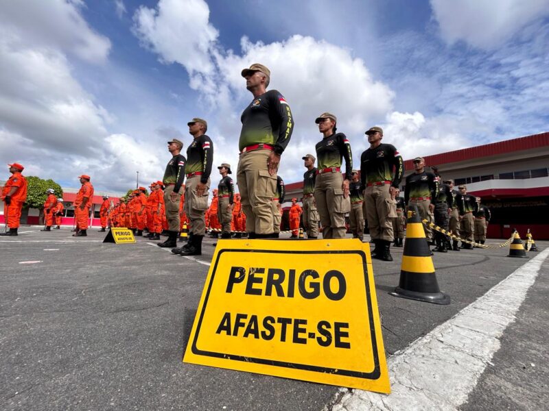 Bombeiros formam especialistas em produtos perigosos