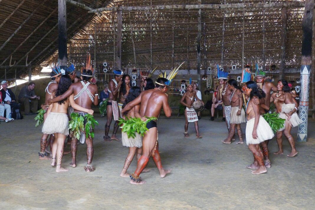 Santa Isabel do Rio Negro enfrenta desafios com cheia dos rios