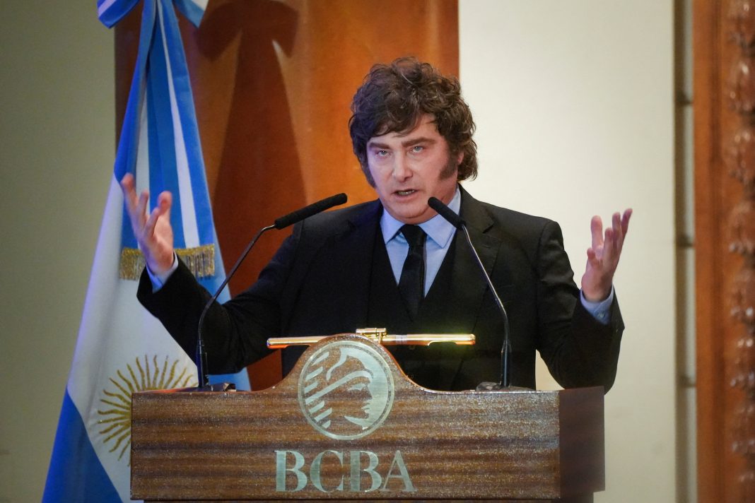 Milei promove reforma do Banco Central e ‘shutdown’ em caso de déficit na Argentina