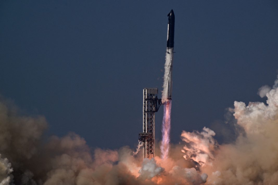 VÍDEO: SpaceX faz novo voo de teste da Starship, nave criada para futuras missões à Lua e Marte