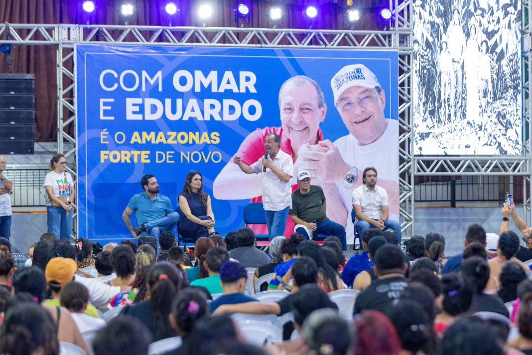 Omar conversa sobre segurança e oportunidades para jovens e mães no bairro Jorge Teixeira