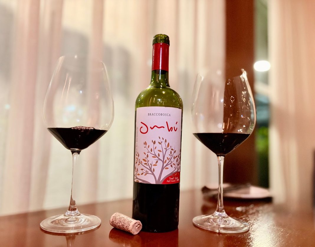 Casta de uva com alto teor de taninos e pigmentos