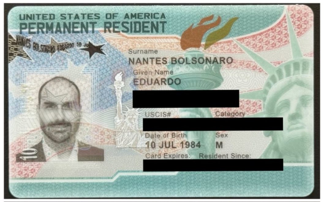 Governo de Donald Trump concede green card dos Estados Unidos para Eduardo Bolsonaro Governo de Donald Trump concede green card dos Estados Unidos para Eduardo Bolsonaro