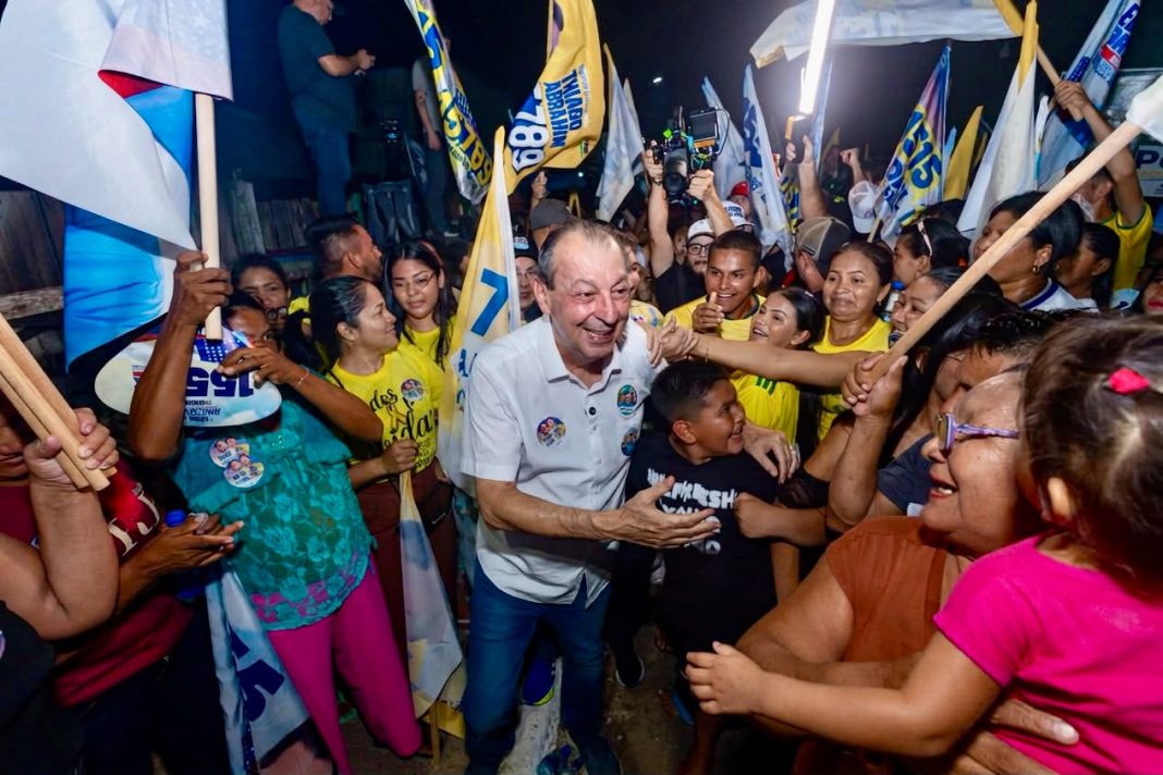 Em Itacoatiara, Omar apresenta projeto para hospital, concursos e Liceu de Artes