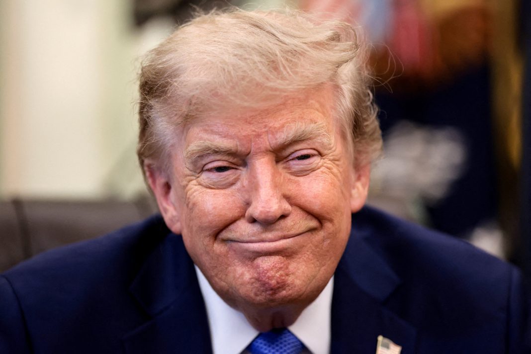 Maioria dos norte-americanos acredita que Trump obteve lucros indevidos desde que voltou ao poder, aponta pesquisa