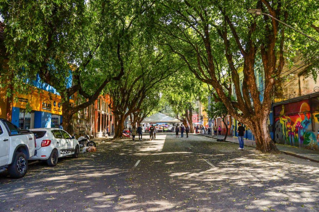Interdição da Ferreira Pena para obras de rua gastronômica é adiada para quarta-feira (26)