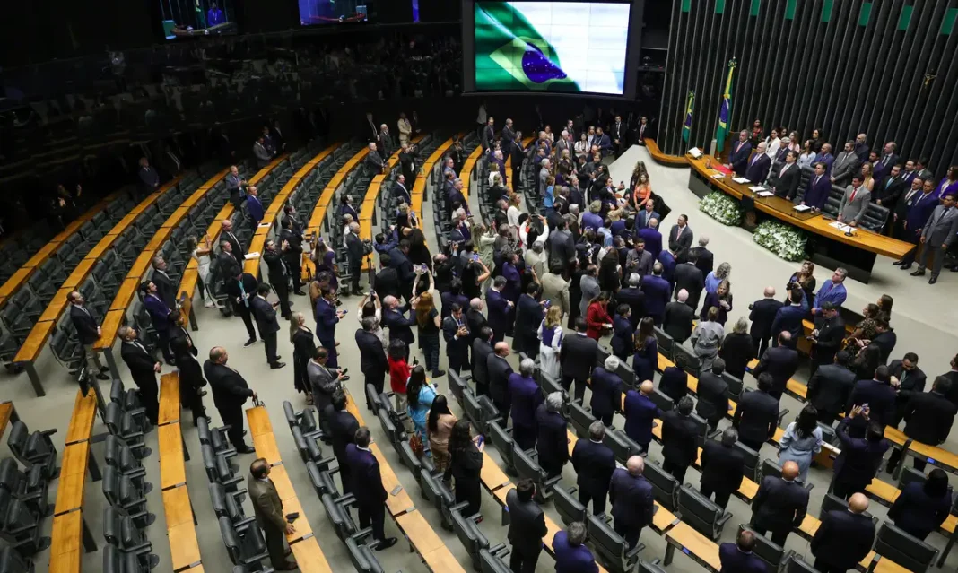 Congresso deve decidir sobre “taxa das blusinhas” nesta segunda