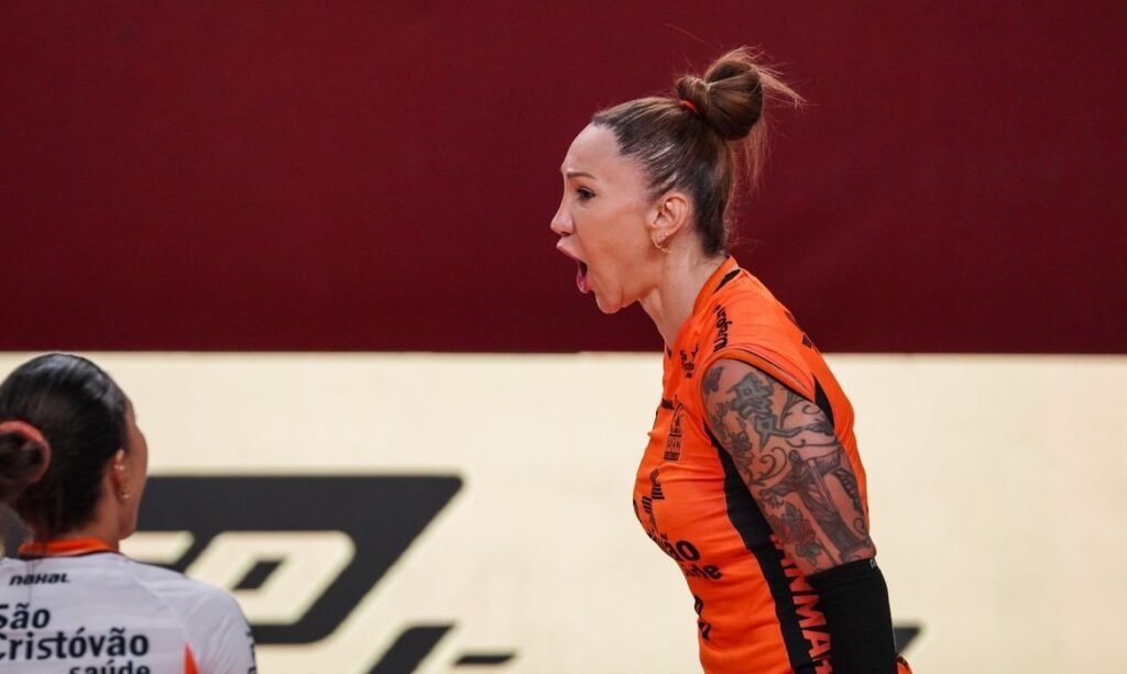 Atleta critica regra que veta mulheres trans no vôlei; entenda Atleta critica regra que veta mulheres trans no vôlei; entenda