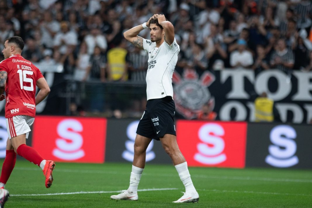 Corinthians, campeão nacional, vence Internacional por 2 a 1 Corinthians, campeão nacional, vence Internacional por 2 a 1