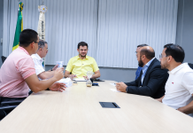 Prefeito assina progressões salariais para 7.616 servidores de Manaus