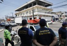 Tumulto entre grupos políticos provoca bloqueio de via na Zona Norte de Manaus