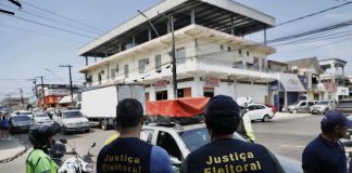 Tumulto entre grupos políticos provoca bloqueio de via na Zona Norte de Manaus