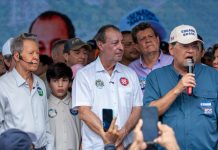 Presidente Figueiredo: Arthur Virgílio ao lado de Braga e Aziz