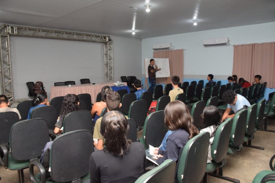 Prefeitura de Parintins abre inscrições para cursinho pré-vestibular
