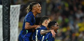 Brasil vira sobre a Austrália em jogo de seis gols