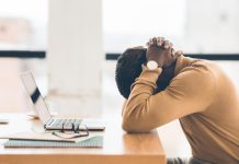 ‘Nunca é suficiente’: como a falta de reconhecimento no trabalho pode afetar a saúde