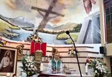 Padre morre atingido por cruz de madeira quando celebrava missa