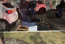 Suspeitos de agiotagem são presos com arma e celulares em Manaus