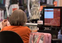 Negociar com patrão, mudar jornadas e regular apps: o que Lula e Flávio propõem aos trabalhadores