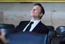 US$ 1 tri: simulador permite gastar toda a fortuna de Musk com hambúrgueres, cavalos, mansões e mais