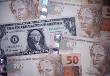 Dólar abre em alta, de olho nos preços do petróleo e cenário político brasileiro
