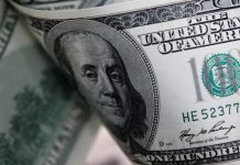 Ibovespa dispara e bate 207 mil pontos, com foco em Lula e Flávio no 2º turno; dólar cai abaixo de R$ 5