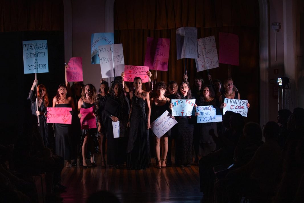 Festival de Teatro da Amazônia encerra 20ª edição neste domingo com ‘Antígona Travesti’ no Teatro Amazonas
