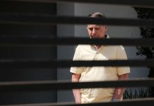 Bolsonaro pede liberação de visitas de Flávio na prisão domiciliar