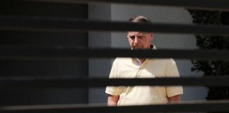 Bolsonaro pede liberação de visitas de Flávio na prisão domiciliar