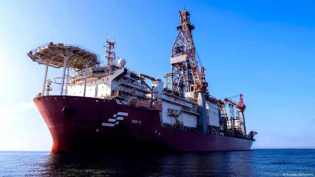 Petrobras encontra petróleo pela 3ª vez no mesmo poço na costa do Amapá Petrobras encontra petróleo pela 3ª vez no mesmo poço na costa do Amapá