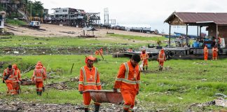 Prefeitura mobiliza 500 trabalhadores e intensifica limpeza na orla de Manaus