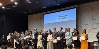 Procuradora da Suframa recebe condecoração Jubileu de Bronze da AGU