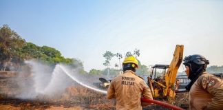 Bombeiros intensificam combate a incêndios após aumento de 540% nas ocorrências no AM