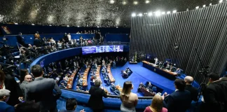 Senado vota PEC pelo fim da escala 6×1