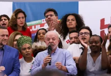 Lula cobra Flávio Bolsonaro sobre apoio ao fim da escala 6×1
