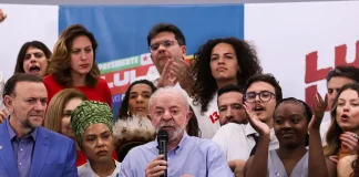 Lula cobra Flávio Bolsonaro sobre apoio ao fim da escala 6×1