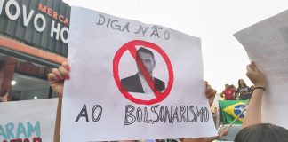 Professores e estudantes da UEA tomam ruas de Manaus em ato contra extrema direita e pela reeleição de Lula