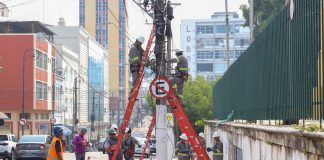 Manaus inicia nova etapa de retirada de fios e cabos sem uso no Centro Histórico