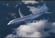 Após seis anos de atraso e crises de segurança, maior Boeing 737 MAX 10 é aprovado para voar; conheça