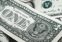 Ibovespa opera em queda e já acumula perda de 14% na semana; dólar recua à espera do Fed