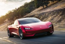 Tesla lança Roadster hoje; Musk diz que esportivo é mais insano que os carros do agente James Bond