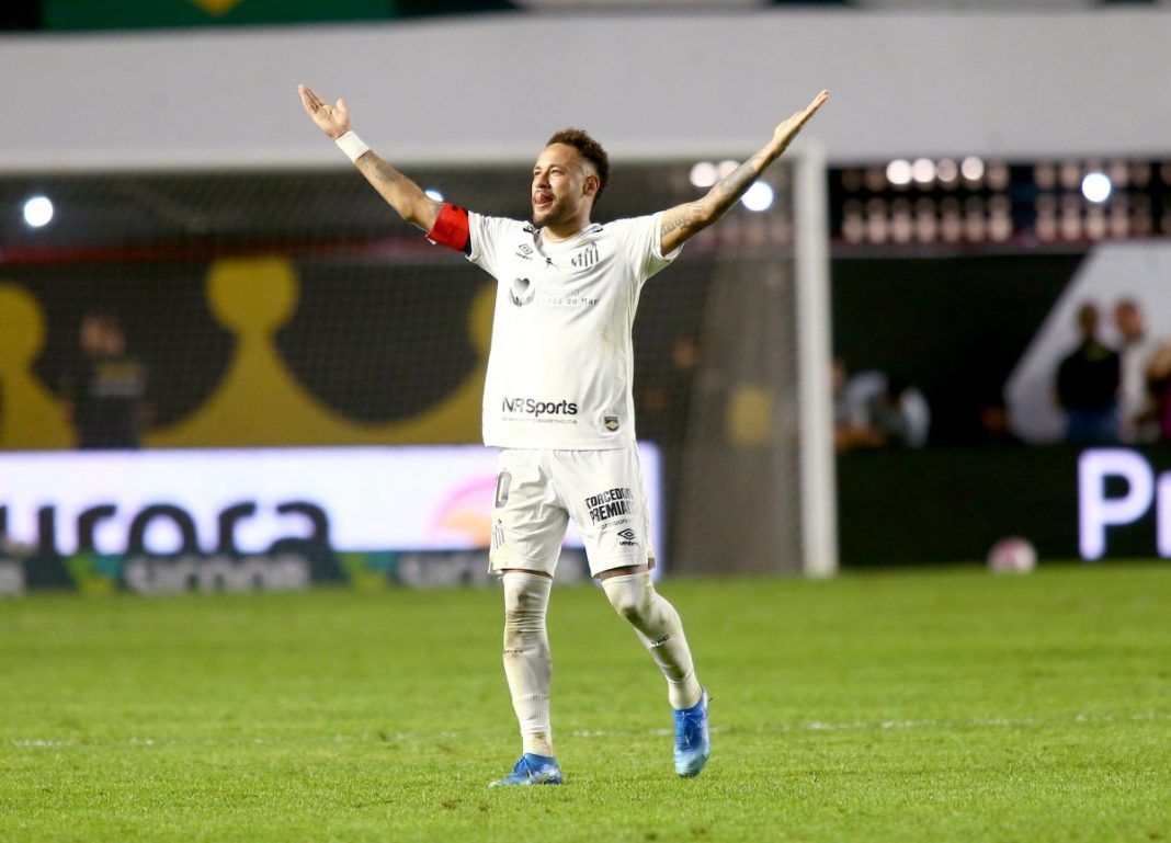 Camisa 10 acerta duas cobranças e garante empate em 2 a 2 contra o líder