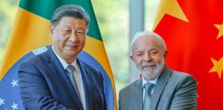 China evita comentar falas de Flávio Bolsonaro sobre resultado das eleições