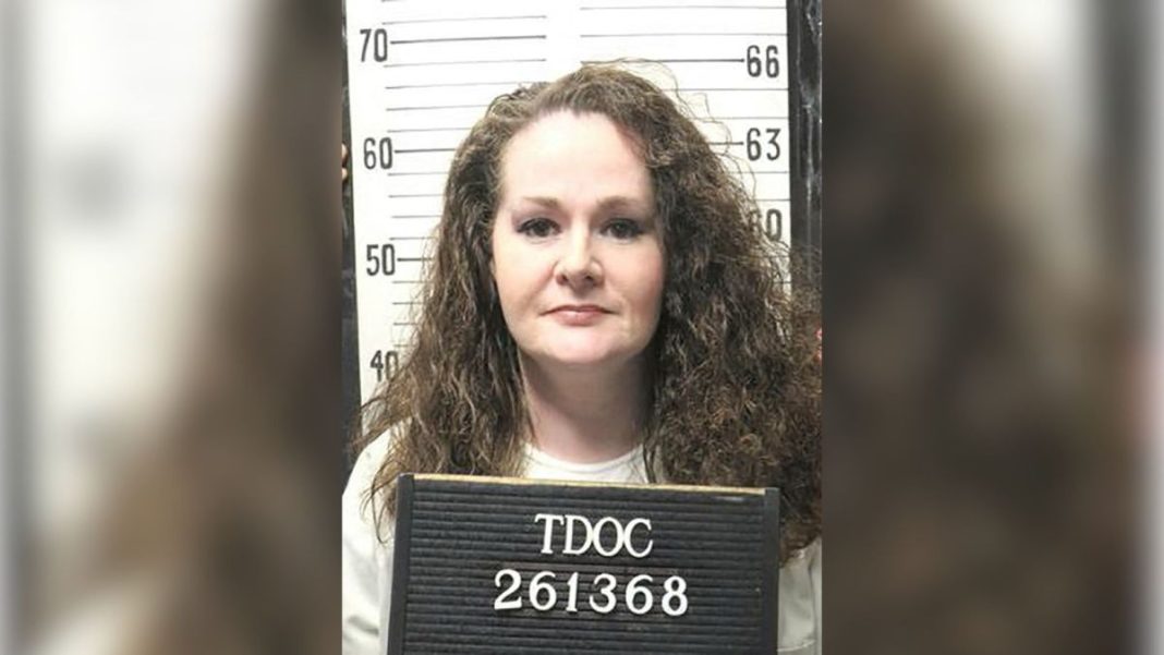 Christa Pike sentenciada pelo assassinato de Colleen Slemmer em 1995