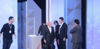 Declaração sobre democracia marca último debate antes da eleição