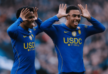 Estêvão começa como titular e Chelsea bate United por 2 a 0 na Premier League
