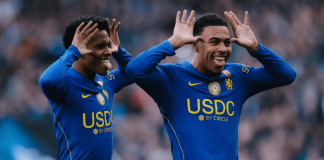 Estêvão começa como titular e Chelsea bate United por 2 a 0 na Premier League