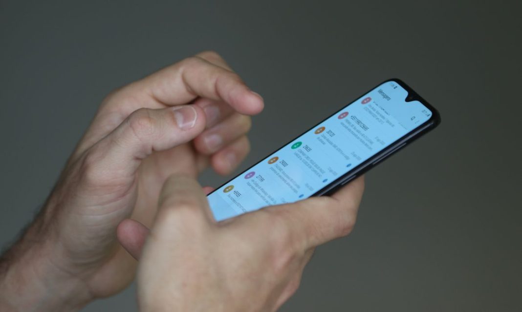 Medida contra fraudes em linhas de celular começa gradualmente em 2027